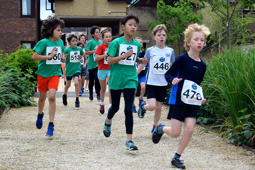 Run Jericho runners in Worcester College grounds